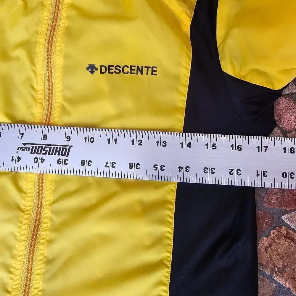 Descente Yellow & Black Cycling Jacket Mens Lightweight, Size Medium Run Small